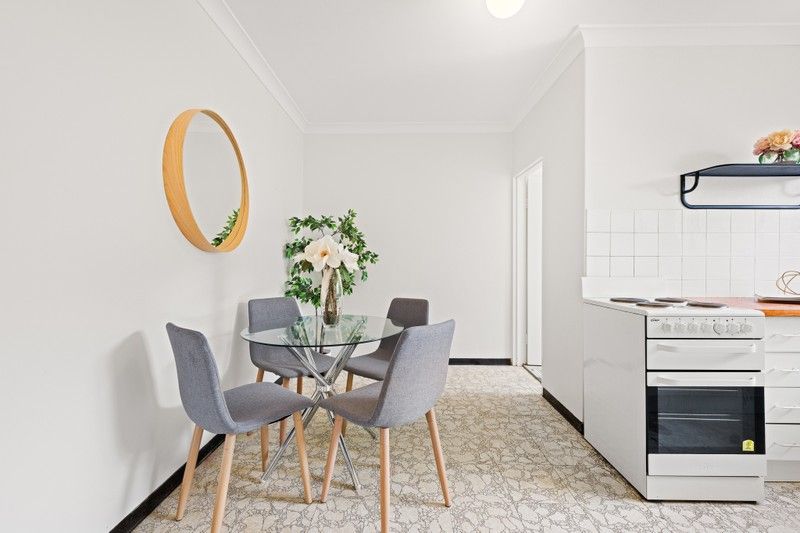 https://images.allhomes.com.au/property/photo/e6ed9721867fbbc9fb7ce84d6b99cd2a_hd.jpg