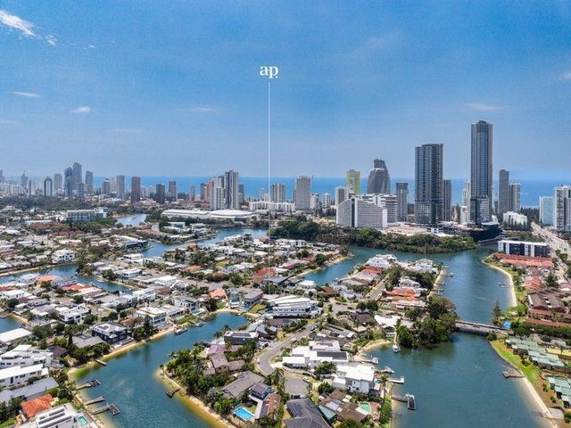 2/49 Sunshine  Boulevard, QLD 4218