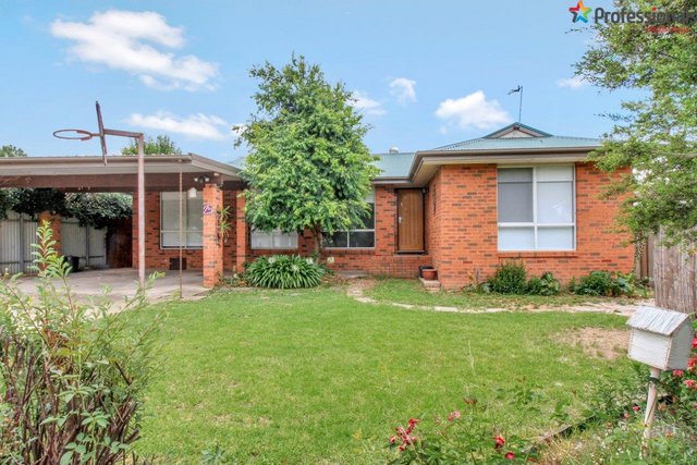 25 Cooinbil Crescent, NSW 2650