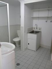 Bathroom/Laundry (2010-11-19)