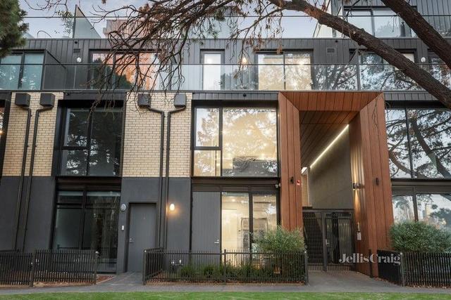 8/343 Williamstown Road, VIC 3207