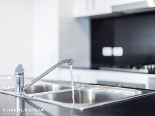 Double sink, spacious counter area (2019-11-01)