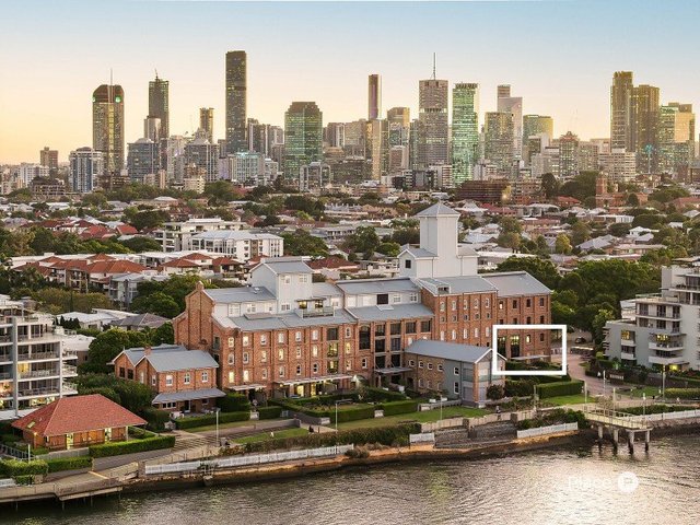 2111/32 Refinery Parade, QLD 4005