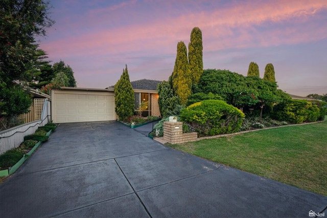 5 Regan Place, WA 6112