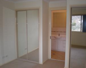 Bed 1 to ensuite (2010-11-10)