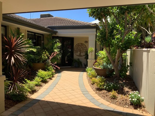 7A Reflection Close, WA 6027