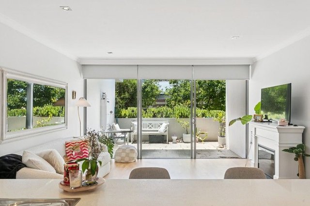 7/7 College Corner, WA 6163