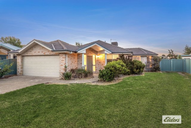 35 Robbins Drive, NSW 2640