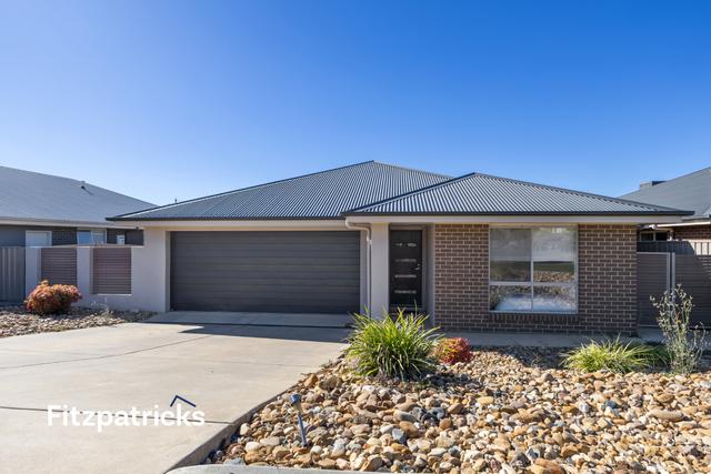 8 Tingwell Place, NSW 2650