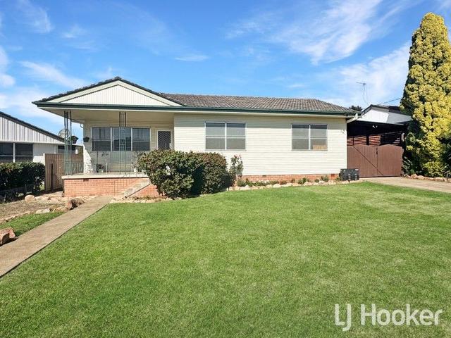 6 Lauder Street, NSW 2360
