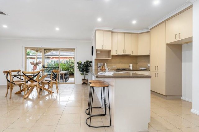 77 Egret Way, NSW 2640