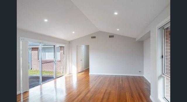 7B Howard Loop, NSW 2570