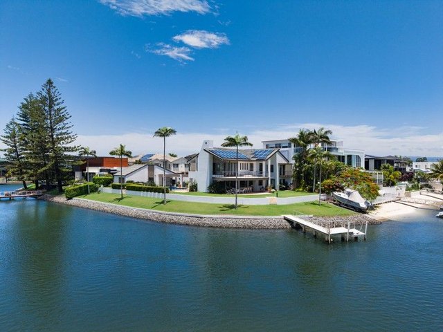 2 Beverley Crescent, QLD 4218