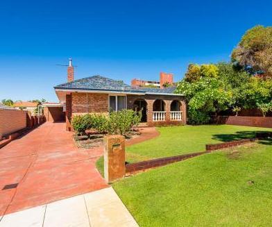 35 Egham Rd, WA 6100