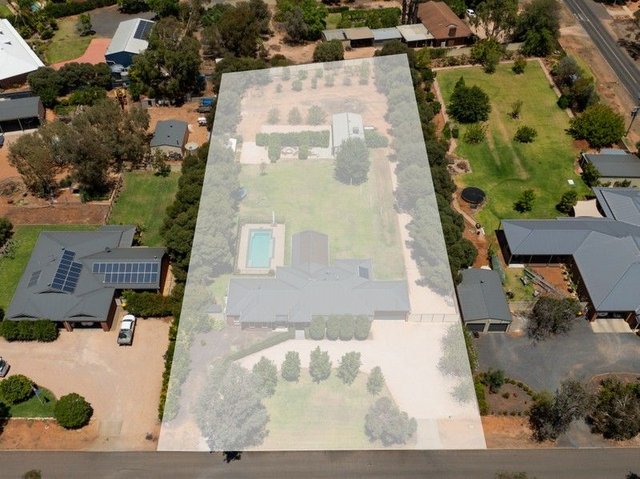 8 Baines Court, VIC 3505