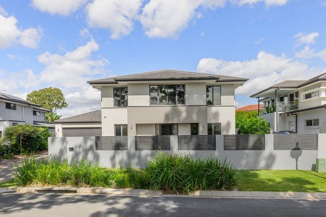 6 Palatial Court, QLD 4035
