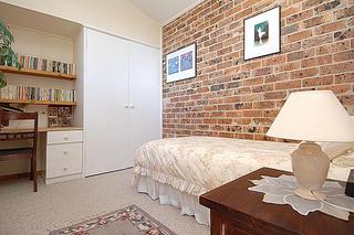 Bed 4 (2005-08-26)
