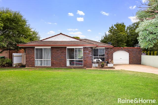 60 Balleroo Crescent, NSW 2650