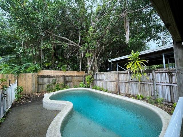 2/4 Seabrook Avenue, QLD 4877