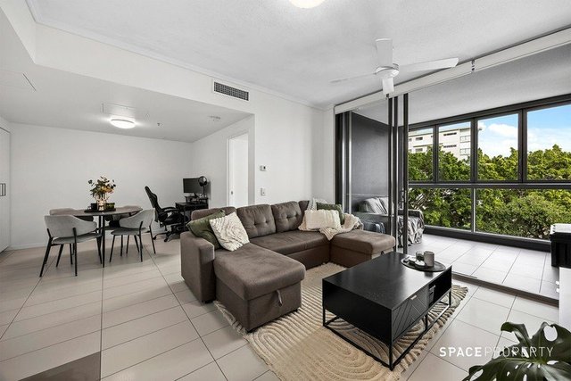 30311/2 Harbour Road, QLD 4007