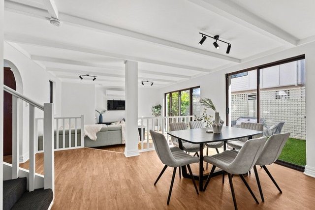 2/8 Heppingstone Street, WA 6151