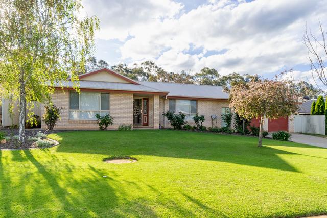 104 Kaloona Drive, NSW 2650
