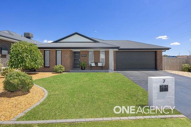 7 Lovell Place, NSW 2650