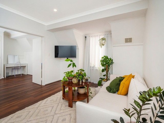 55/11 Regal Place, WA 6004