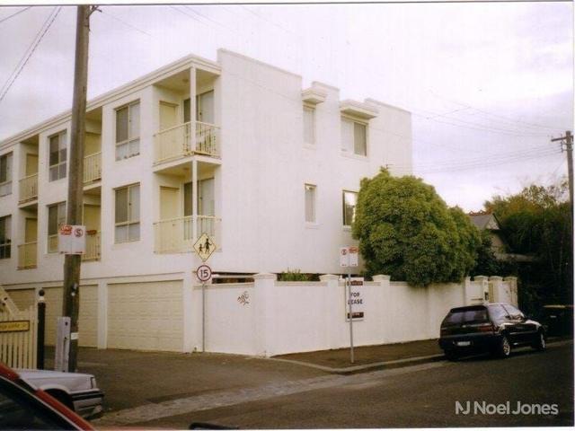 1/23 Holtom Street East, VIC 3054