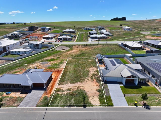 18 Nelson Terrace, NSW 2621