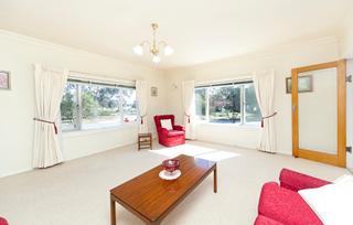 Formal Living (2013-04-29)