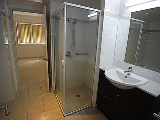 Bathroom (2010-08-19)