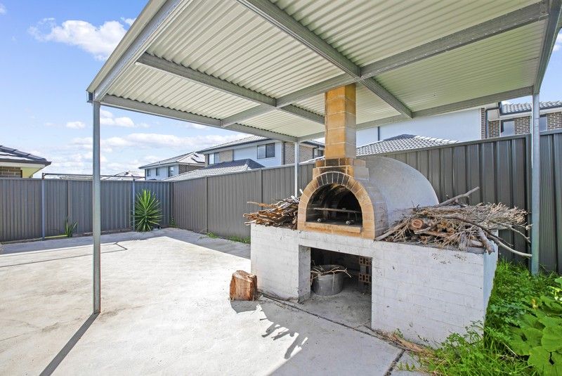 https://images.allhomes.com.au/property/photo/ebe0acfbf861f66f79420a958abd9822_hd.jpg