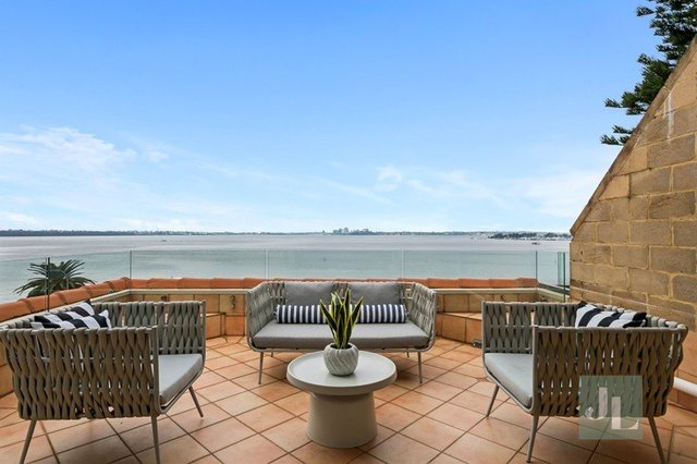 5F/10 Mounts Bay Road, WA 6009