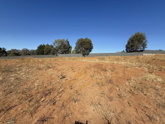 14 Armstrong Place, NSW 2594