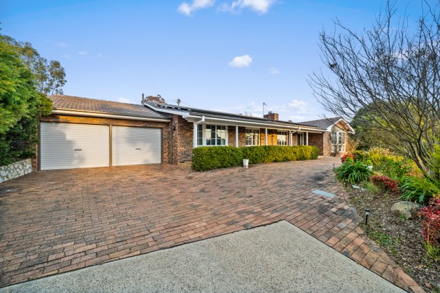 6 Demaine Crescent, ACT 2904