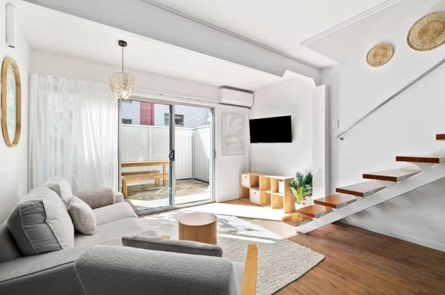 2/23 River Terrace, QLD 4217