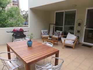 Rear courtyard (2015-03-18)