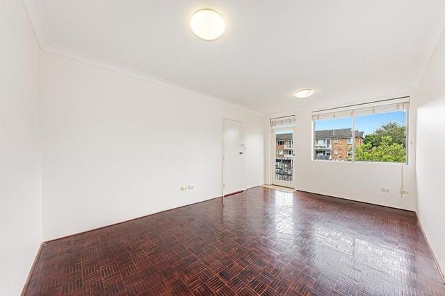 2/83 Burns Bay Road, NSW 2066