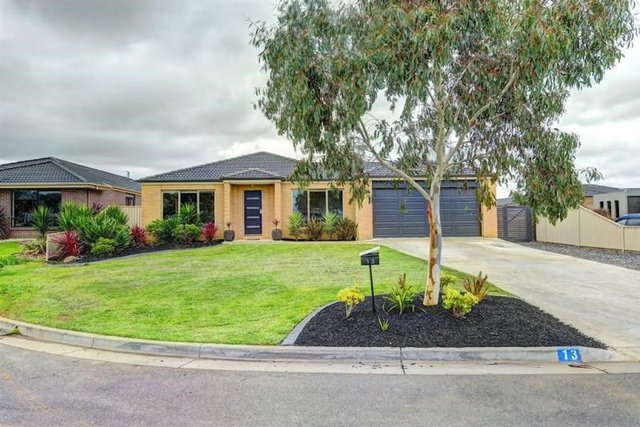 13 Namron Court, VIC 3352