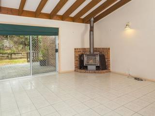 13 Escape Pl Malua Bay Web Living1