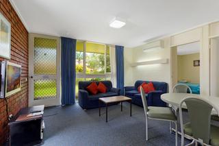 Unit lounge/dining (2015-04-22)