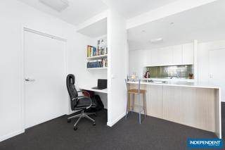 Kitchen & Study Nook