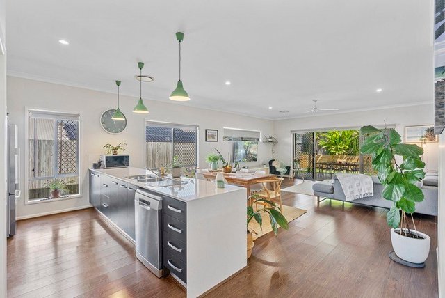 23 Sapphire Place, QLD 4221