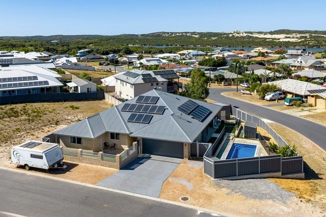 2 Hampshire Drive, WA 6532