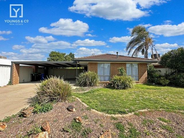 8 Brooks Ave, VIC 3630