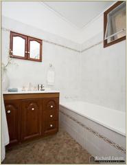 Bathroom (2009-11-11)