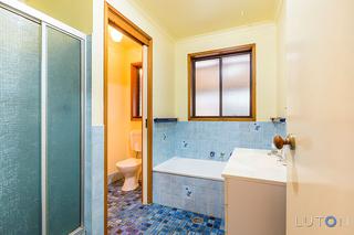Bathroom (2015-05-20)
