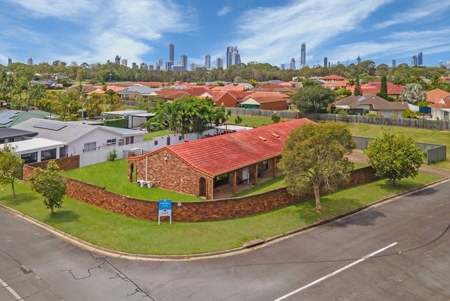 30 Collins Crescent, QLD 4217