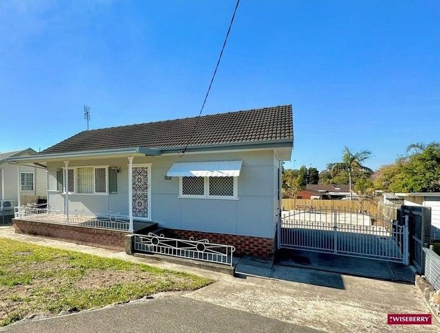 11 Woolana Avenue, NSW 2262